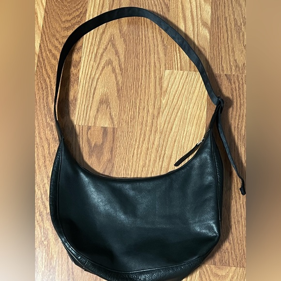 BAGGU Handbags - Baggu black leather medium crescent